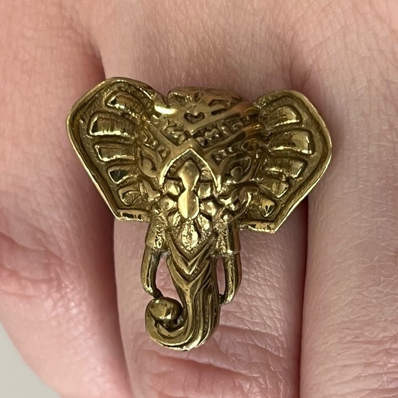 Jewelry - Gold tone elephant ring
